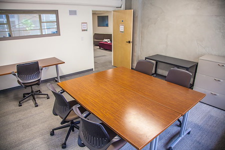 Team Office for 6-8 | Suite 212