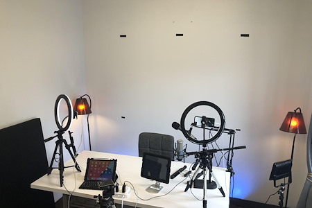 Podcast Professional Studio - East Side Prof. Office Podcast Studio