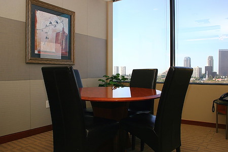 (BH1) Beverly Hills Triangle 1 - 904 - Middle Conference Room