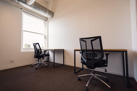 FoundrSpace Pasadena - Office Desks for 2