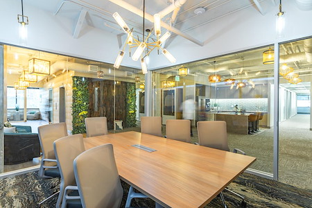 Quest Workspaces - West Palm Beach Downtown - Conference Room