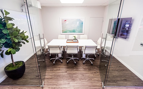 Hermosa Beach Conference Room - Seats 8