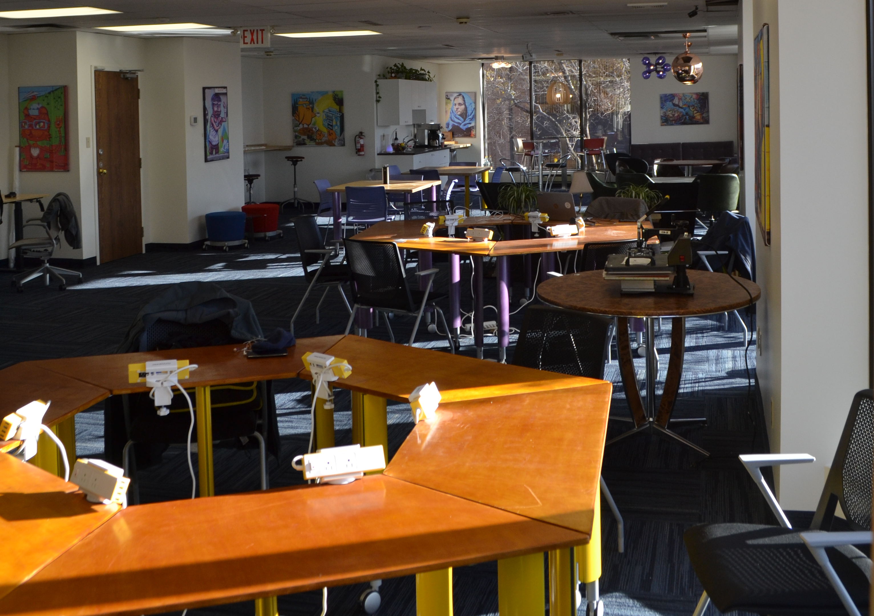 Open Desk 25 Available At Hivers Workspaces Liquidspace