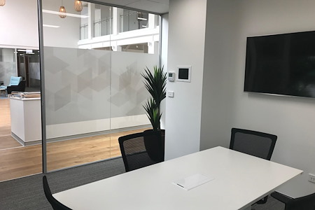 Nexus Smart Hub - Meeting Room