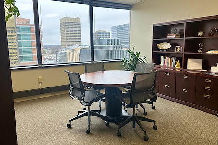 Office Evolution - Clayton - 821 Meeting Room