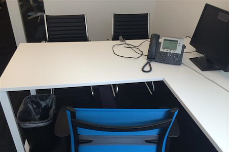 Hoteling Office 05-01