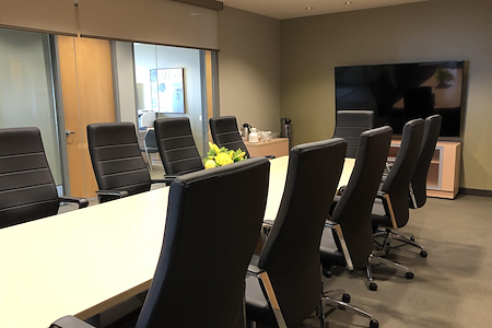 Intelligent Office First Canadian Place - Executive Boardroom