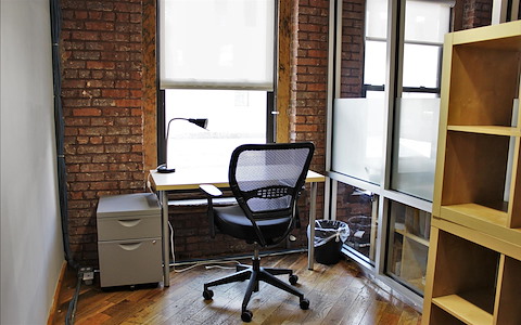 Green Desk - 195 Plymouth Street