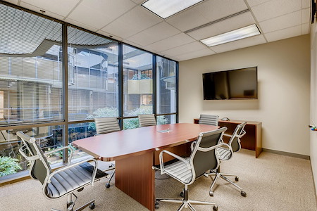 Office Evolution - Columbus | Worthington - Medium Conference Room for 6