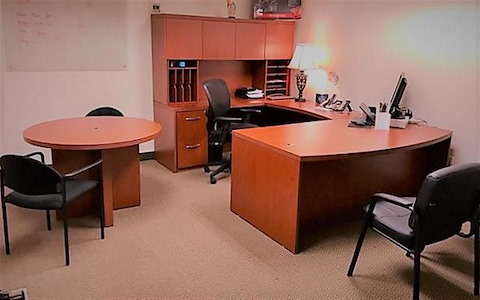 Exec Office-Day pass-near Oak Brook