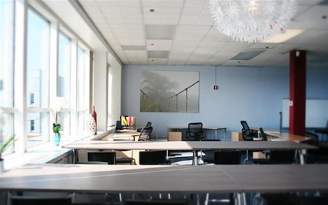 Window-Facing Dedicated Desk