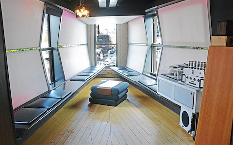 Private meeting room up to 5
