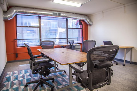 Team Office for 4 | Suite 208