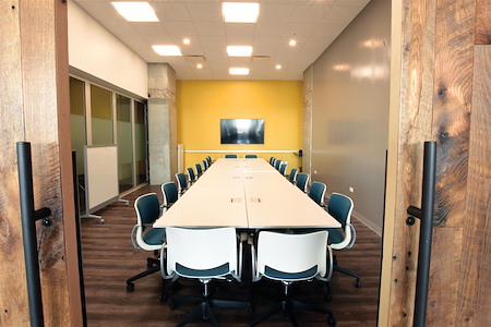 25N Coworking - Arlington Heights - Boardroom Project Room