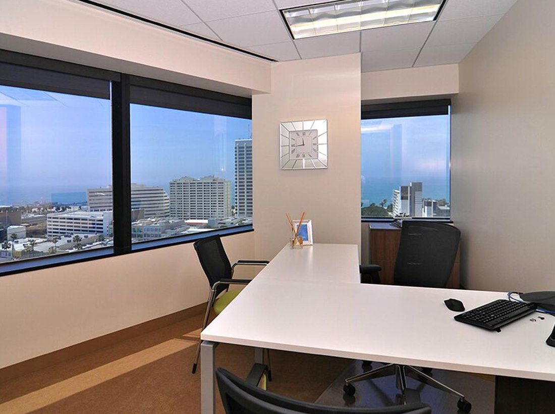 Private Office For 3 At Sm3 401 Wilshire Liquidspace