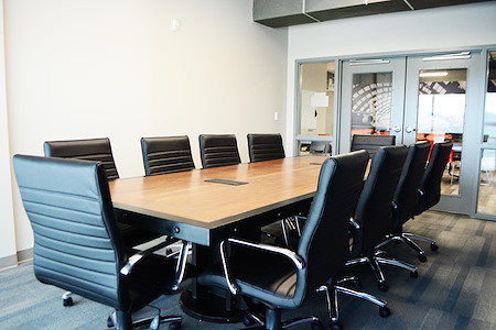 Business E Suites - Falcon Meeting Room