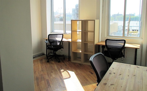 Fully Furnished 4 Desk Office