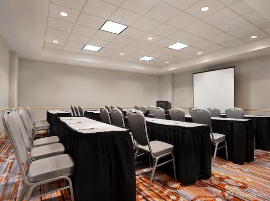 Private Meeting Room For 50 At Hilton Garden Inn New Orleans