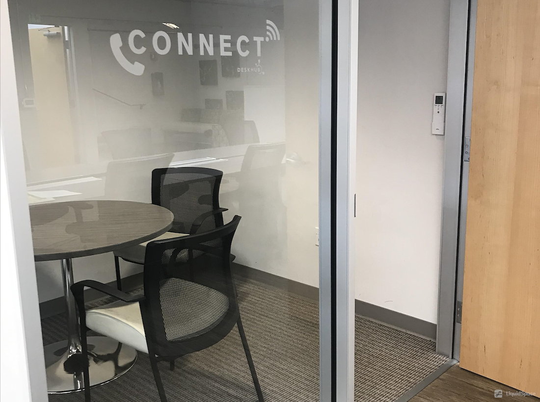 Private Meeting Room For 2 At Cross Campus San Diego