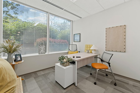 Office Evolution - Herndon - Large Corner Executive Window Office