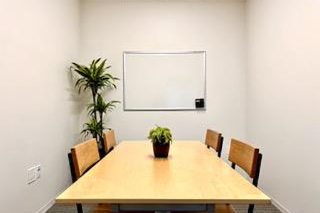 iBase Spaces Hollywood - Small Conference Room