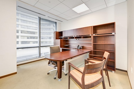 Carr Workplaces - Friendship Heights - Windowed Executive Office