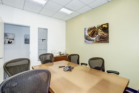 Carr Workplaces - Old Town - Selke Meeting Room