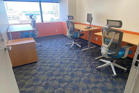Connect Hub Coworking at 400 Poydras Tower - Private Office Day Pass