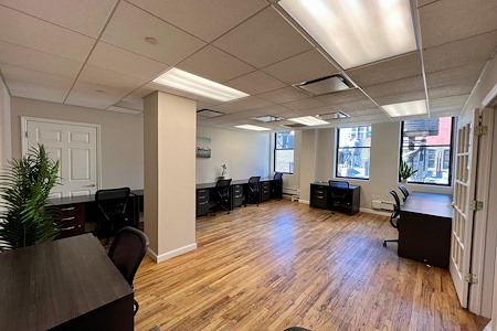 Select Office Suites - 1115 Broadway Flatiron NYC - Windowed Team Room for 10 desks