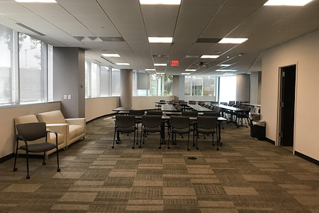 Office Evolution - Tysons Corner - Crescent Conference Room