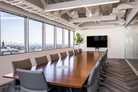 iBase Spaces Hollywood - Large Premier Window Conference Room