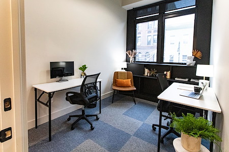 Class &amp;amp; Co - Greenpoint - Spacious Natural Light Office for 4