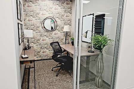 Lucid Private Offices | The Woodlands - SoloSuite