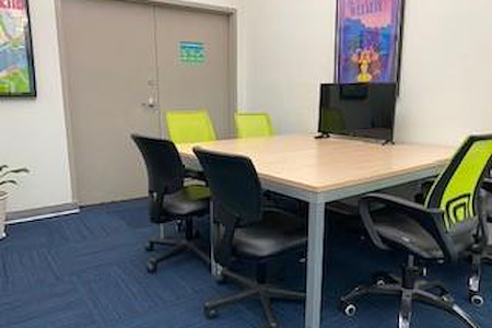 Momentum Business Center - Small Meeting Room