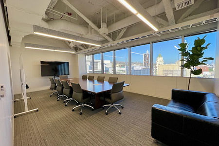 iBase Spaces Hollywood - Medium Window Conference Room