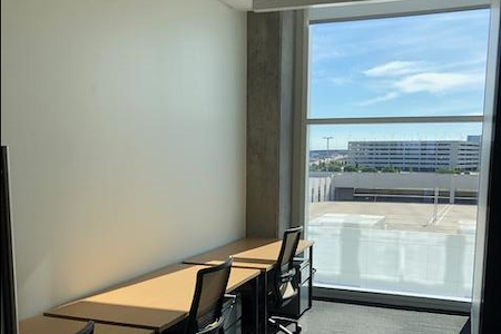 Venture X | Plano - 3 Desk Window Team Room