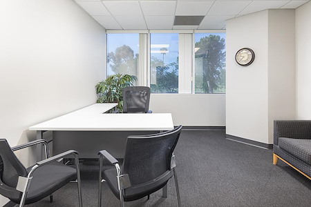 (PCH) Park Tower - Window Office