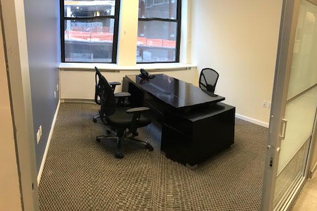Jay Suites - Madison Avenue - Private Double Window Office for 4