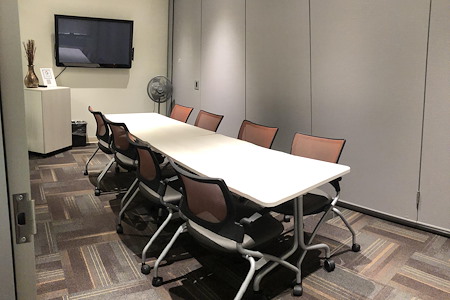Office Evolution - Raleigh Crabtree Valley Mall - Medium conference room