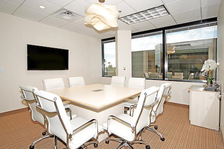 (PHO) Elevate 24 - 8 Person Meeting Room