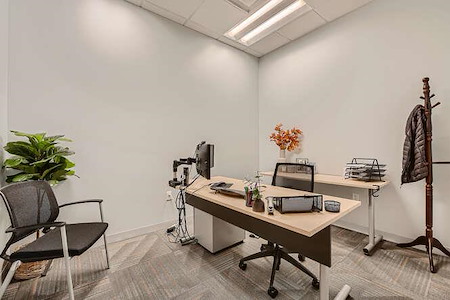 Office Evolution - Aurora - Small Interior Office 222