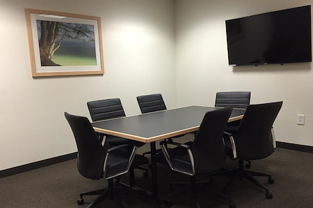 Intelligent Office RXR Plaza (Uniondale) - Medium Conference room