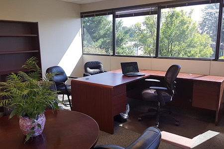 Creve Coeur Workspace - Private or Team Corner Office