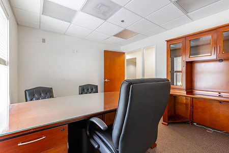 Clarksville Business Suites - Executive Office Suite 8
