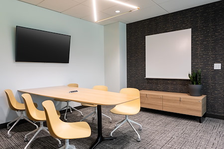Flex at Chesterbrook - The Link (6 Person Meeting Room)