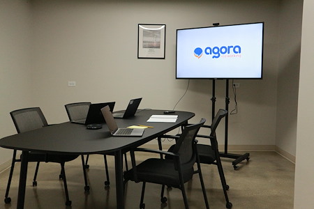Agora Coworking - Grayslake - Geneva - Meeting Room
