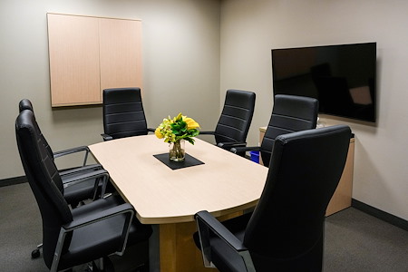 Intelligent Office First Canadian Place - Bay meeting room