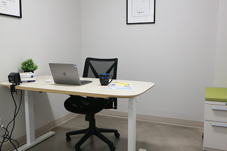 Agora Coworking - Grayslake - Troy - Medium Office