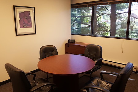Creve Coeur Workspace - Roundtable Conference Room
