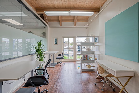 Crystal Workspaces - Turquoise - Coworking Space